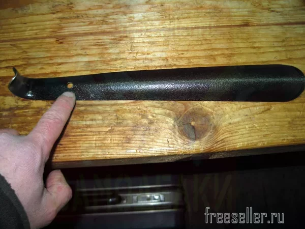 Металлическая лопатка для обуви