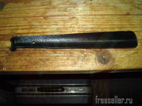 Металлическая лопатка для обуви