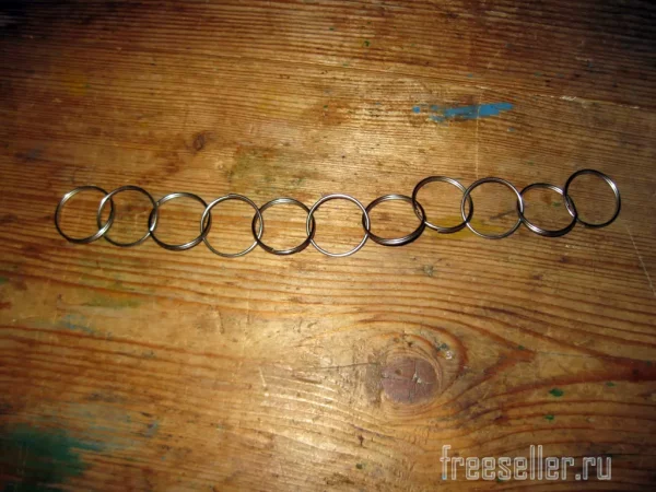 Цепочка из пружинных колец для ключей