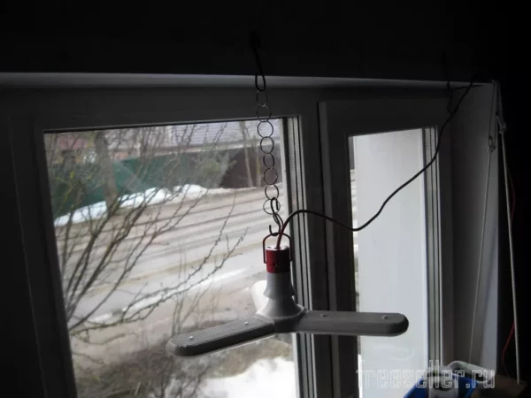 Очень простой регулируемый по высоте подвес для фитолампы